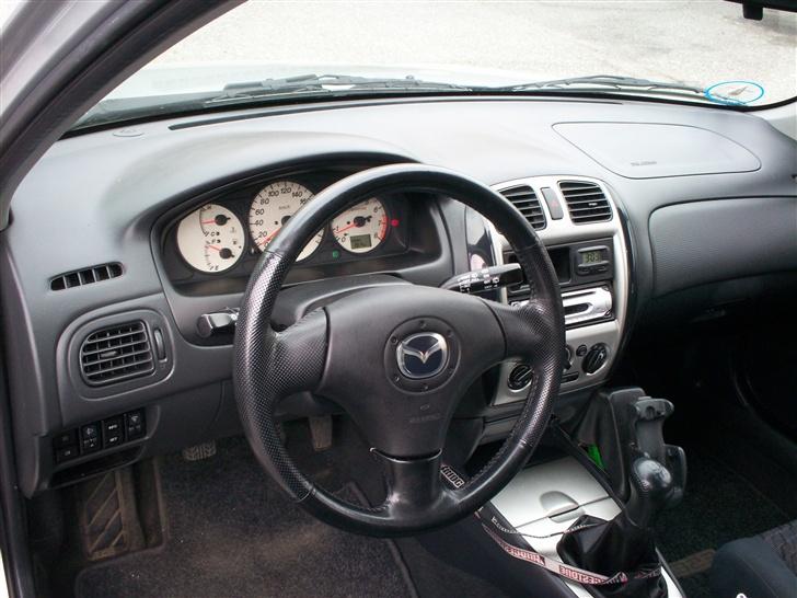 Mazda 323F 2,0Sportive Solgt billede 6