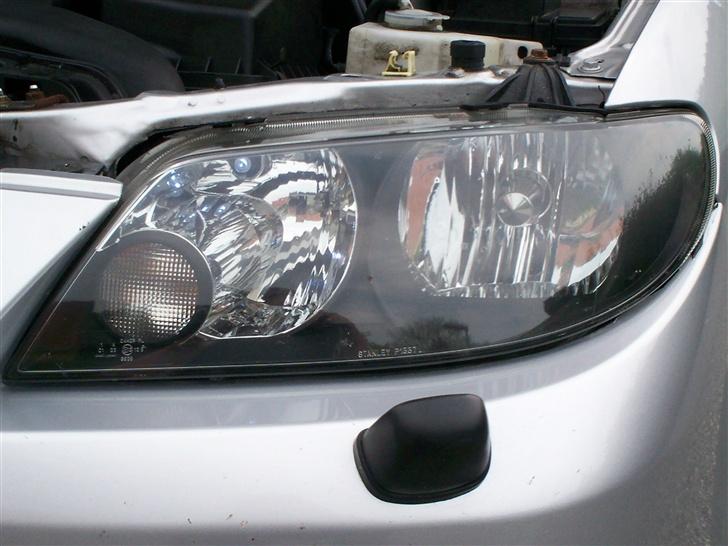 Mazda 323F 2,0Sportive Solgt billede 10