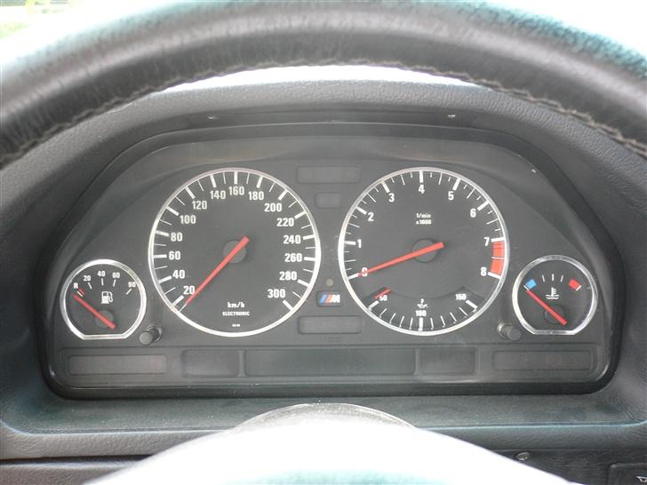 BMW 530 M//Power *SOLGT* - og den tøver ikke med at banke nålen næsten i bund... har do aldrig prøvet helt, men næsten.. billede 5