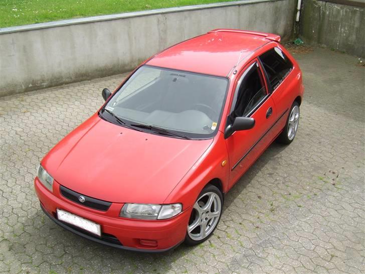 Mazda 323 16 v billede 1