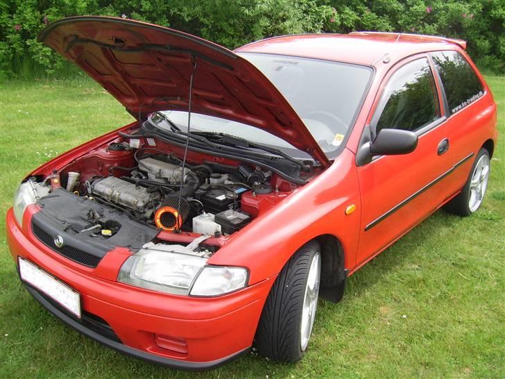 Mazda 323 16 v billede 2