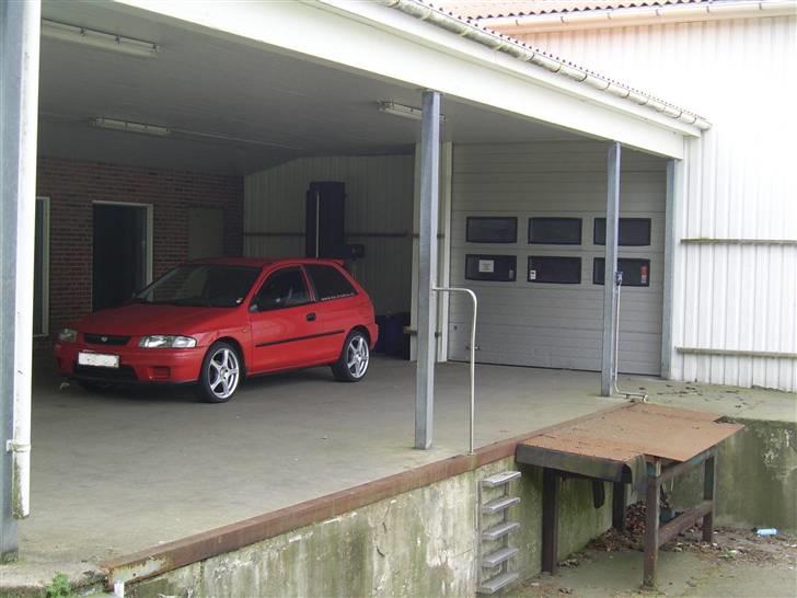 Mazda 323 16 v billede 3