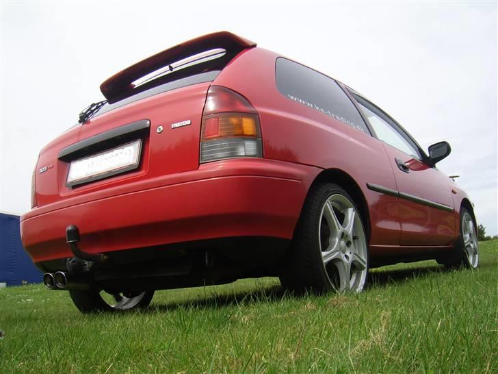 Mazda 323 16 v billede 4