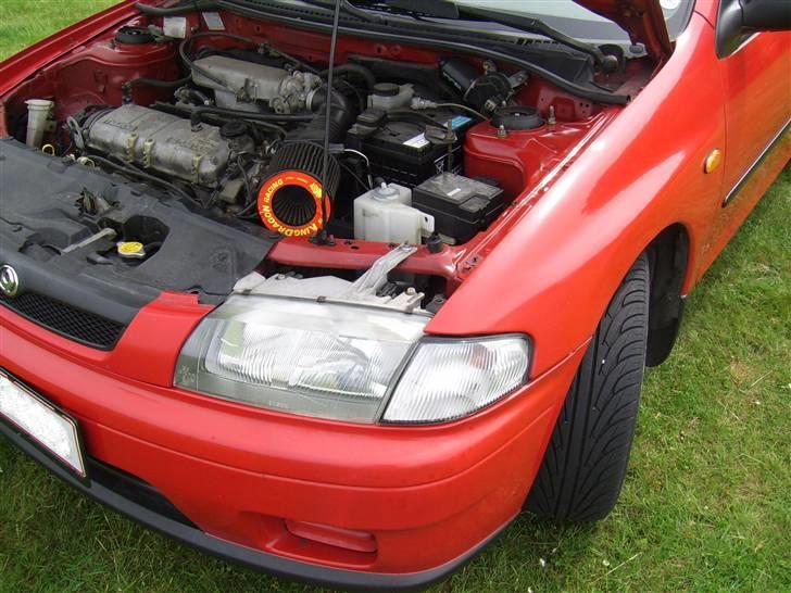 Mazda 323 16 v billede 5