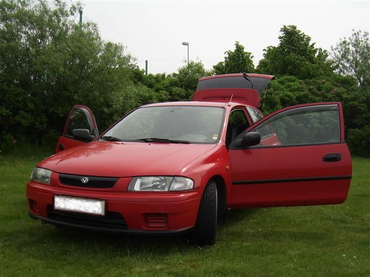 Mazda 323 16 v billede 6