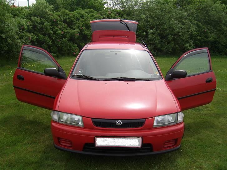 Mazda 323 16 v billede 7