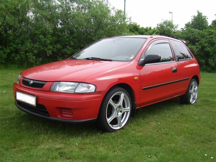 Mazda 323 16 v billede 9