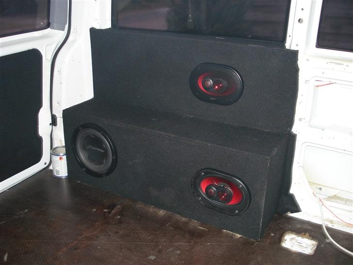 Mercedes Benz vito - er i gang med bygge den om, der kommer flere billeder når det er færdigt billede 2