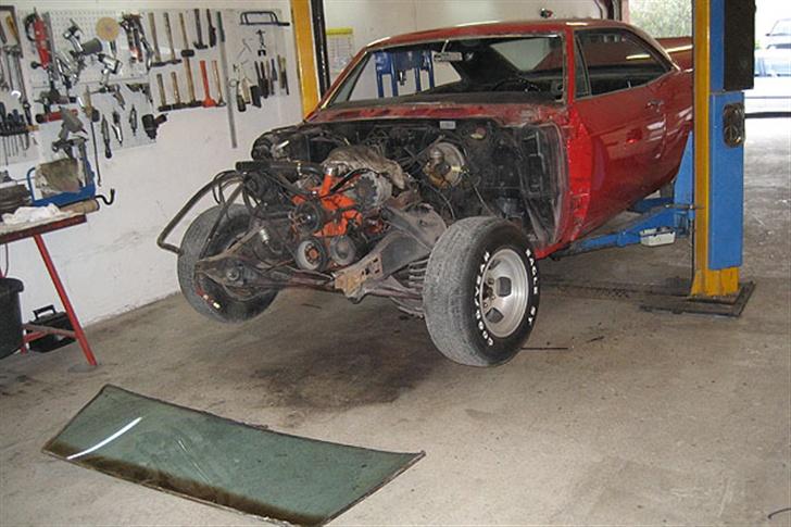 Amerikaner Chevrolet Impala 2d coupé - Her er fronten så kommet af og forruden er pillet ud (den skal ikke bruges igen, ny kommer i) billede 8