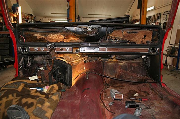 Amerikaner Chevrolet Impala 2d coupé - Så er instrumentbordet demonteret, hergælder det virkelig om at mærke op, skrive ned og tage billeder billede 15