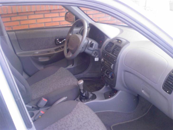Hyundai Accent ((TOTALSKADET)) billede 4
