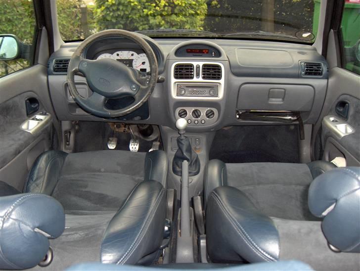 Renault clio2.0 16v sport (solgt) - Det Blå rum, desværre lidt kedelig farve. billede 10