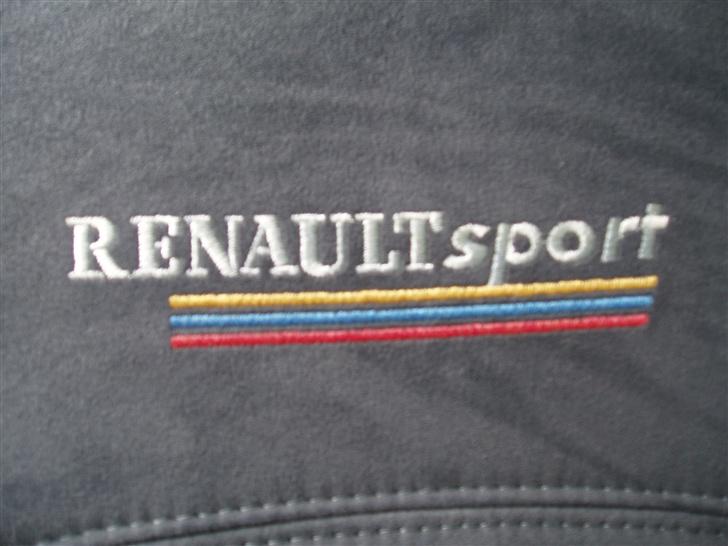 Renault clio2.0 16v sport (solgt) - Den gamle dame på Renault fabrikken har syet logo på forsæderne. billede 12