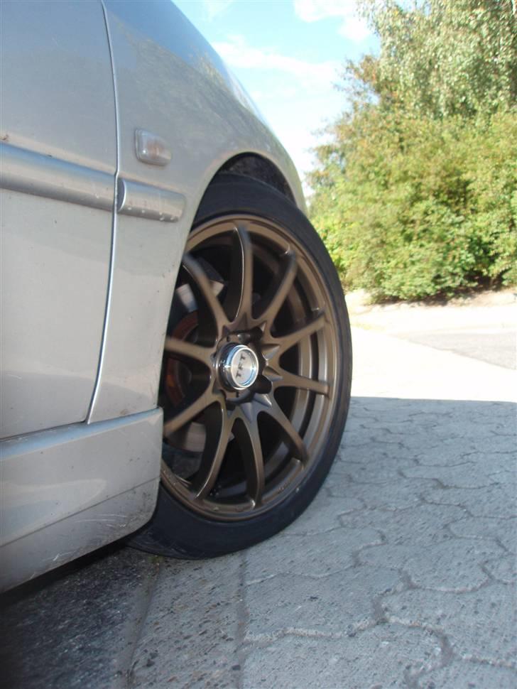 Peugeot 306 2,0 HDi "Løven" SOLGT - Dejlige kurver... :) Og lækker fælg!!  billede 3