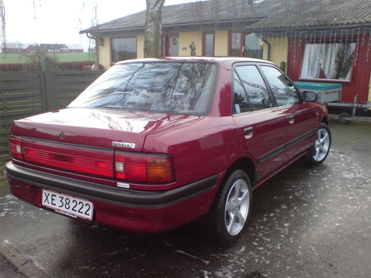 Mazda    323 SOLGT  2011 billede 4