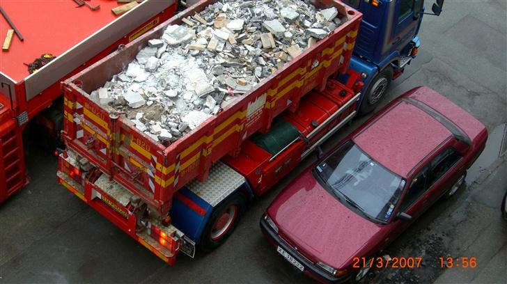 Mazda    323 SOLGT  2011 - SYGT AT KØRER SÅ TÆT PÅ MIN VOGN  billede 8