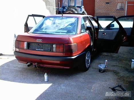Audi 80 - Udluftning, så sæder og luft kan tørre. billede 1