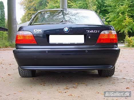 BMW 740 - Sand Jensen - Står på nummerpladeholderen, samt dk-skilt på bagsmækken. billede 5