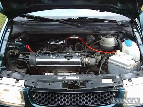 VW Polo 6N SOLGT!!! - Så blev Ventildækslet poleret.. 25 minutters arbejde... Derudover kan man se at den embelmfri er blevet skiftet ud med Kamei-front  billede 8