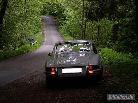 Porsche 911 Karmann Coupé - En dejlig forår´s dag i skoven, det er sagen. billede 2