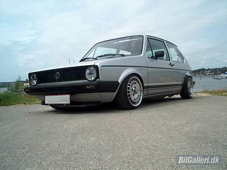 VW Golf 1 G60 Pirelli SOLGT billede 1