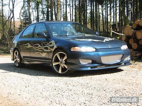 Honda Civic Sedan - Nyt bodykid malet og monteret billede 1