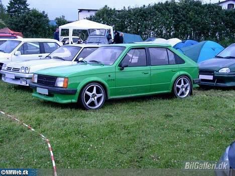 Opel Kadett D GTE  FILUR - 1. gang jeg malede den. Porsche-grøn, med glimmer i lakken billede 9