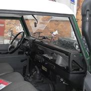 Land Rover Defender 90 (SOLGT)