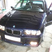 BMW 320i Sedan 