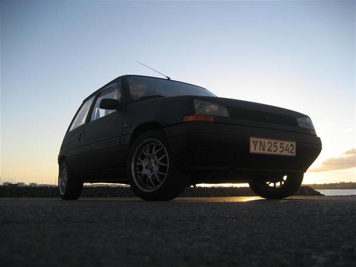 Renault 5 SOLGT - Så blev vognen mat sort .. Tavlelak ;) billede 13