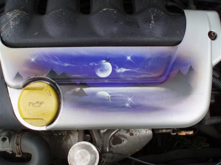 Opel Corsa B 1.6 GSI SOLGT - Air Brushen på Plastiket over motorblokken.. :) Måne Skin :) billede 7