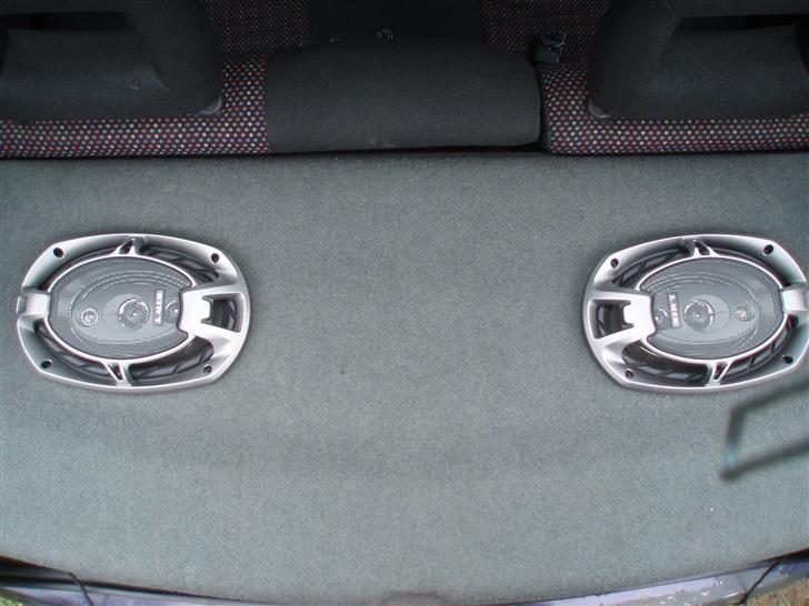 Opel Corsa B 1.6 GSI SOLGT - Højtallerene.. Som er det eneste anlæg der er.. billede 18