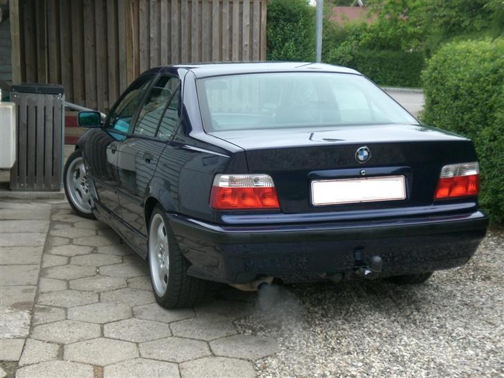 BMW 320i Sedan  billede 8