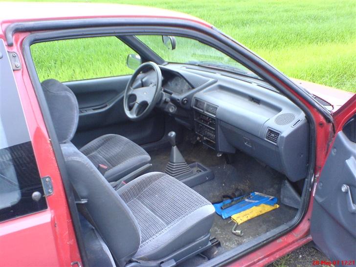 Daihatsu Charade - SKROTTET - Bilen skal have en ordenlig tur med varmt vand og sæbe billede 11