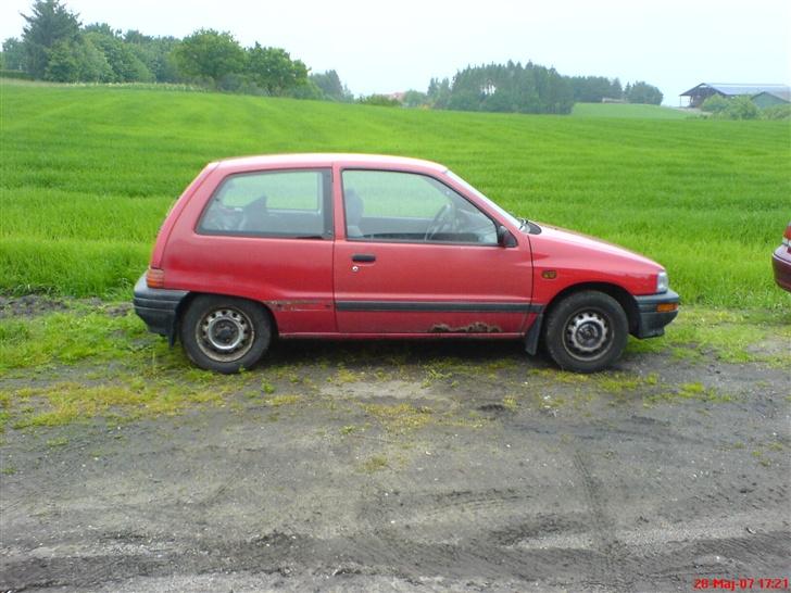 Daihatsu Charade - SKROTTET - Døren bliver udskiftet  billede 12