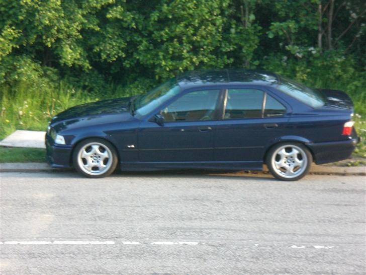 BMW 320i Sedan  billede 9