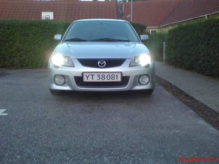Mazda 323F 2,0Sportive Solgt - 6000k xenon monteret i nærlys mangler bare i tåge og fjernlys billede 12