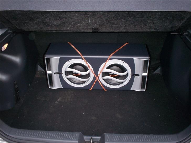 Mazda 323F 2,0Sportive Solgt - ja det ser ikke ud af meget billede 14