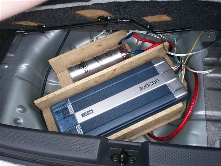 Mazda 323F 2,0Sportive Solgt billede 15