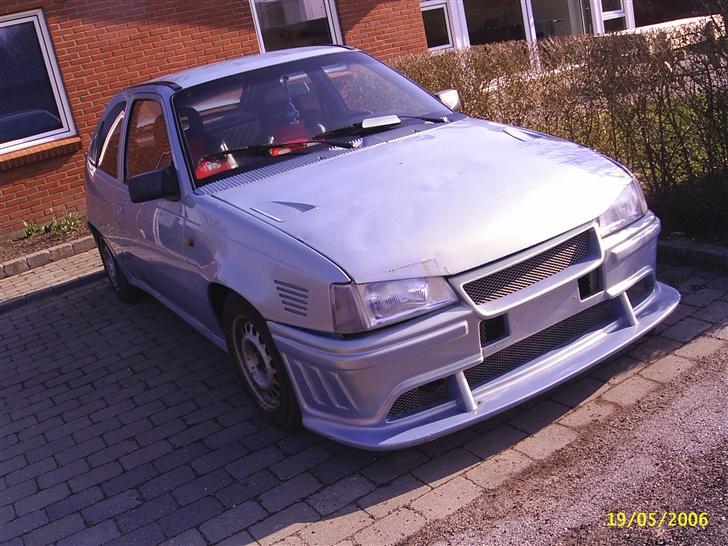 Opel Kadett 1,6i >>>SOLGT<<< - samme dag som jeg fik den hjem:) billede 1