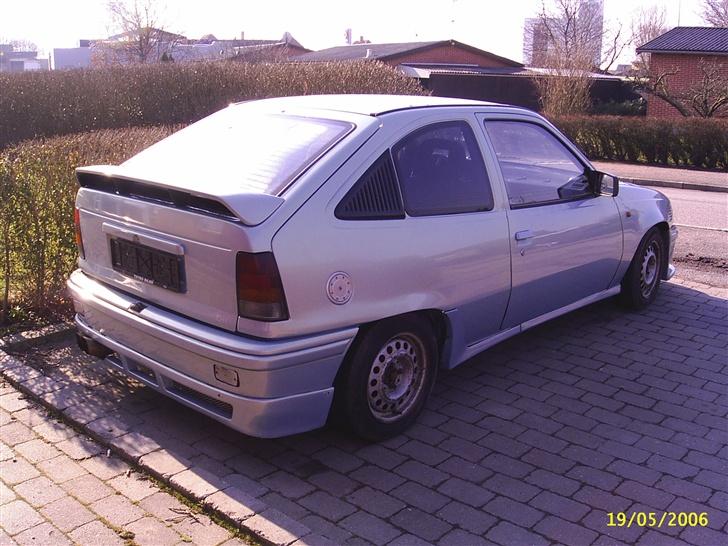 Opel Kadett 1,6i >>>SOLGT<<< - samme dag som jeg fik den hjem:) billede 2