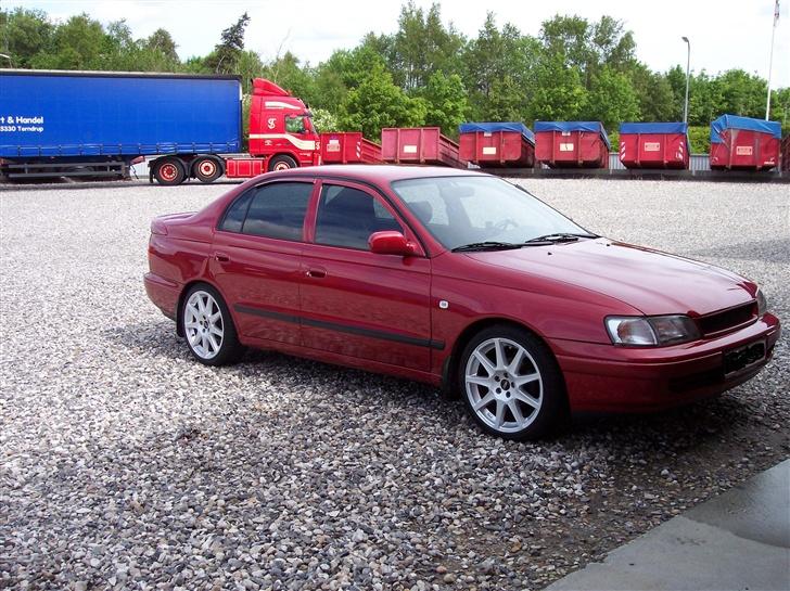 Toyota Carina E billede 1