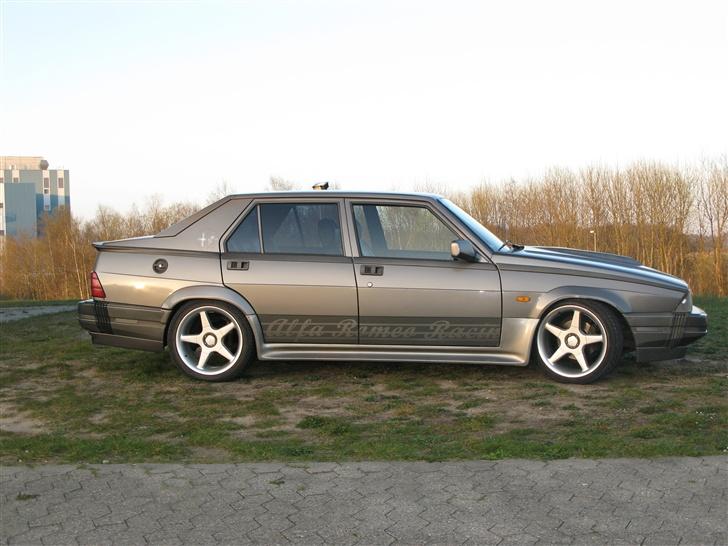 Alfa Romeo 75 - Som bilen så ud, inden den fik den STORE tur billede 3