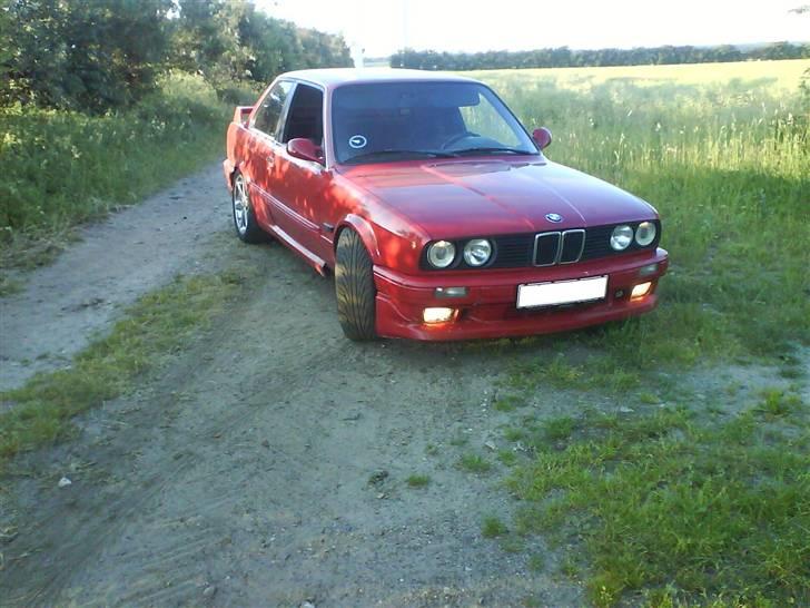 BMW E30 *DØD*   - hun er en bette frækkert :p billede 2