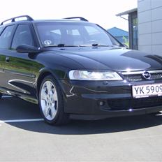 Opel Vectra 2,2 Sport St.car