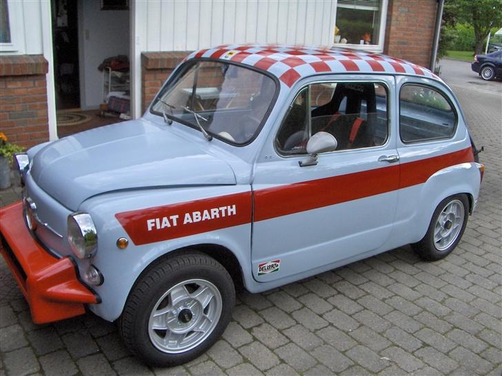 Fiat 600D - Taget d. 31/5 - Nu blev folien endelig monteret ! Fremtidige planer er motoroptimering, nye spejle + lidt småting jeg lige falder over. billede 18