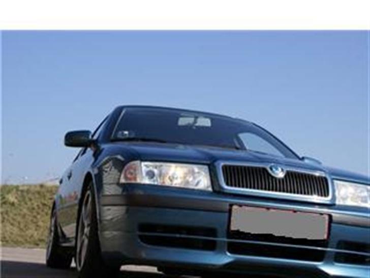 Skoda Octavia - Det fedeste frontskørt jeg længe har set til en octavia.. billede 2