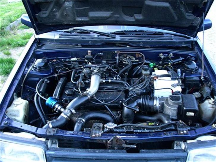 Mazda 323 4WD turbo - Gammel Motor!! billede 4