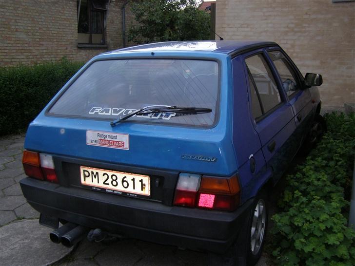 Skoda favorit 135lx **SOLGT** - det er surt at ligge bagved billede 2