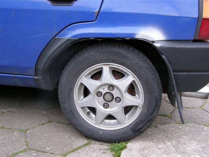 Skoda favorit 135lx **SOLGT** - små alifælge og mærker efter en tur i bilka (grå plet) billede 12